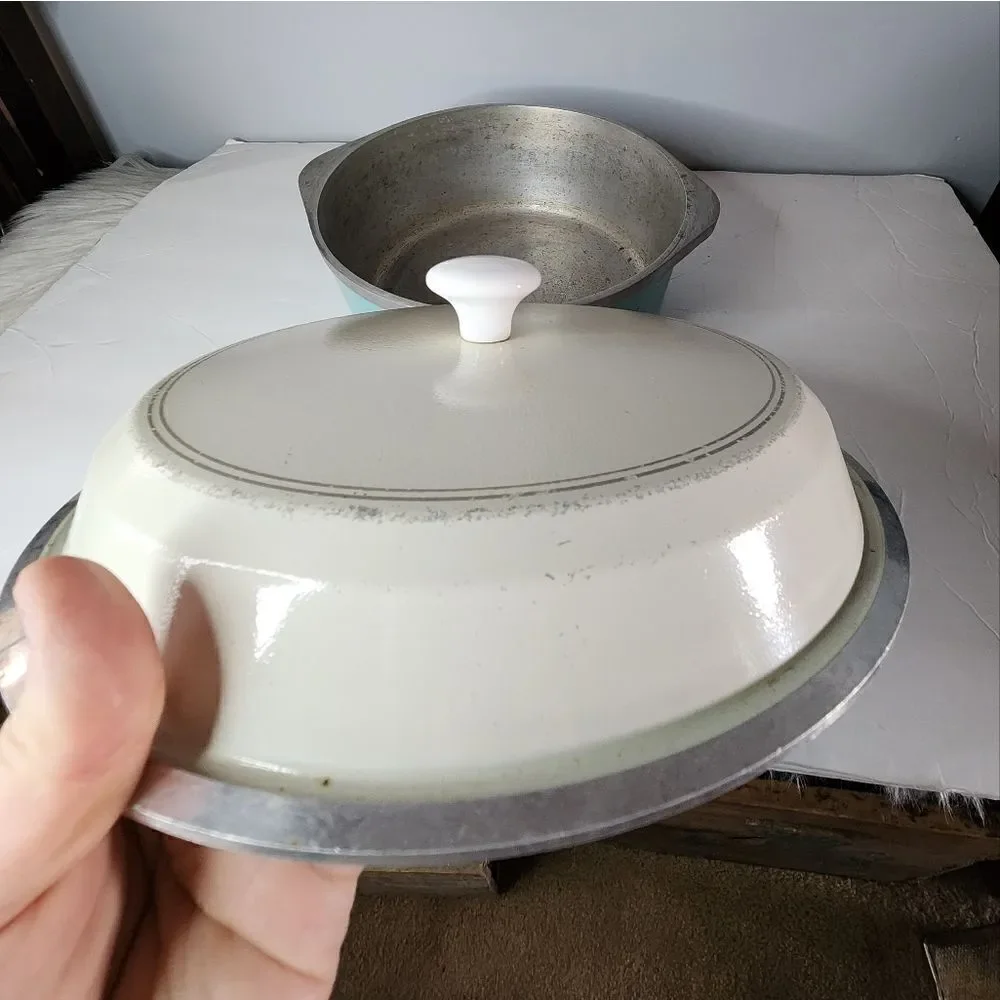 Vintage Club Aluminum Pot Dutch Oven 4 Qt Pan with Lid Turquoise/Teal/off white